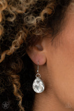 Load image into Gallery viewer, Paparazzi's Show-Stopping Shimmer - White (Blockbusters)