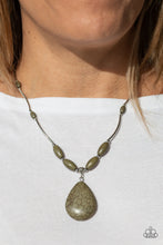 Load image into Gallery viewer, Paparazzi's Explore The E - Green necklace