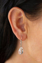 Load image into Gallery viewer, Paparazzi's Beach Buzz - White necklace