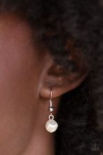 Load image into Gallery viewer, Paparazzi's Modern Marina - Blue Pearl necklace