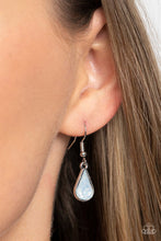 Load image into Gallery viewer, Paparazzi's Everglade Escape - White & Iridescent necklace