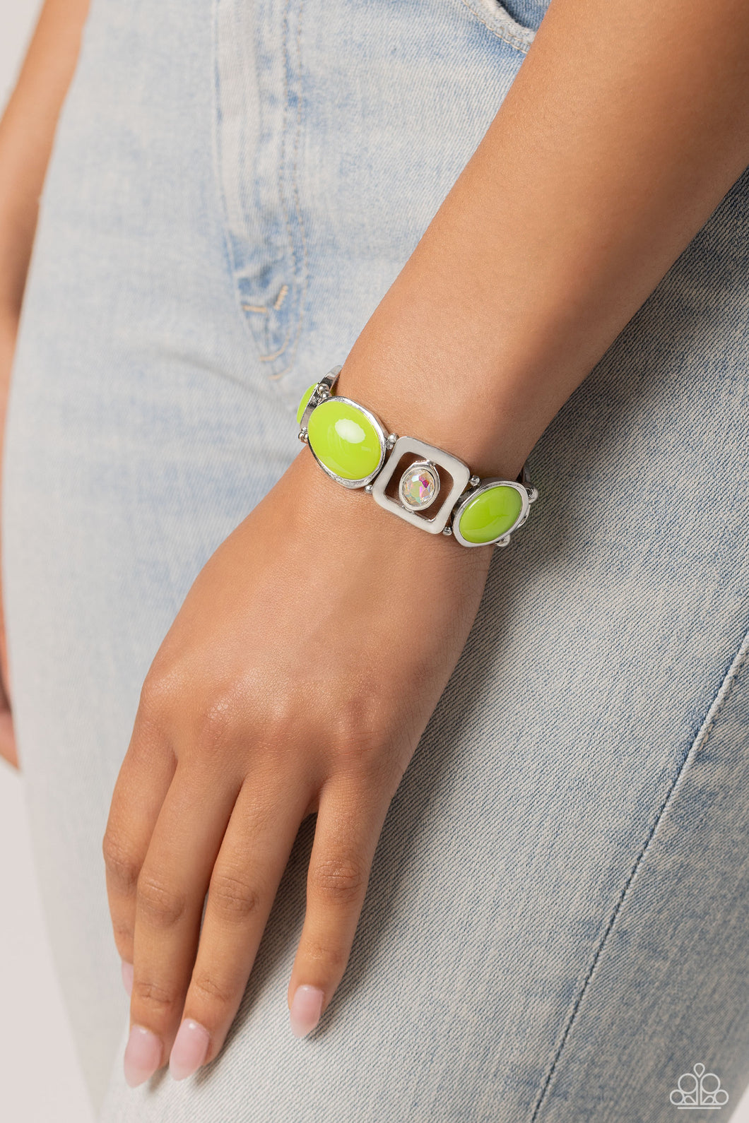 Paparazzi's Majestic Mashup - Green & Iridescent bracelet