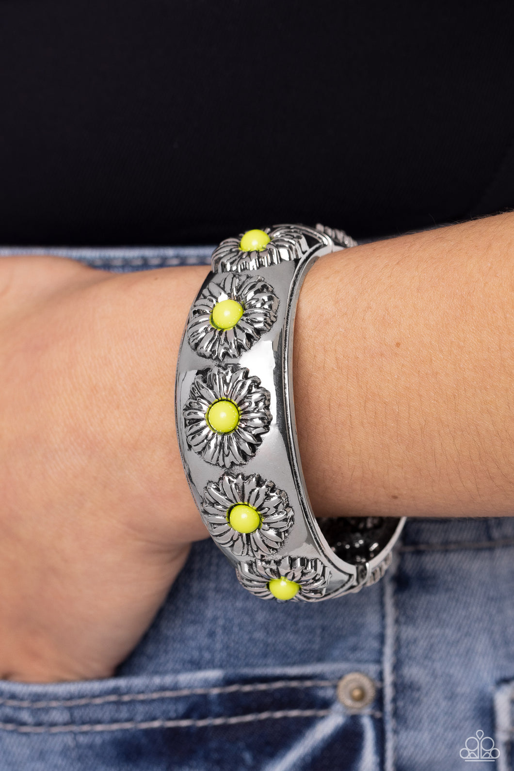 Paparazzi's Taking FLORAL - Green bracelet