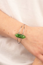 Load image into Gallery viewer, Paparazzi&#39;s Terra Transcendence - Green bracelet
