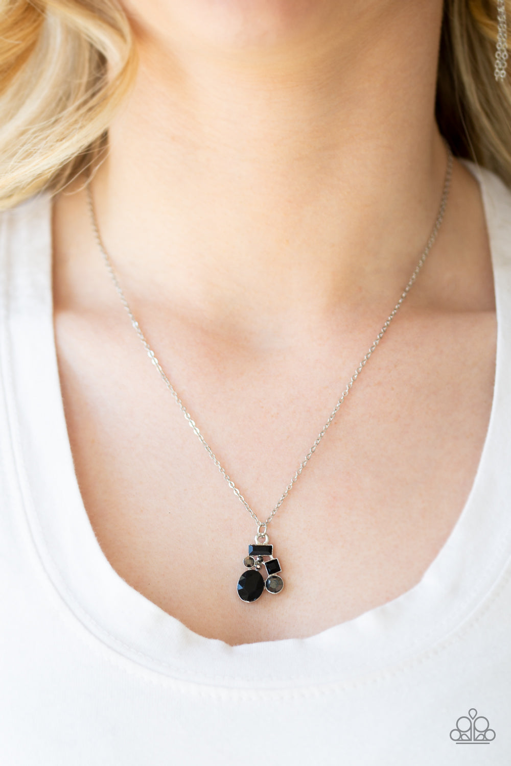 Paparazzi's Time To Be Timeless - Black necklace