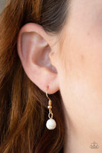 Load image into Gallery viewer, Paparazzi&#39;s Basic Groundwork - Gold necklace
