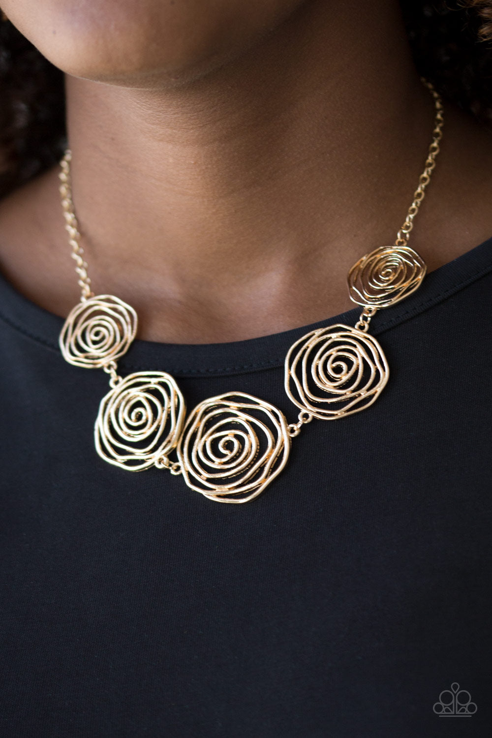 Paparazzi's Rosy Rosette - Gold necklace