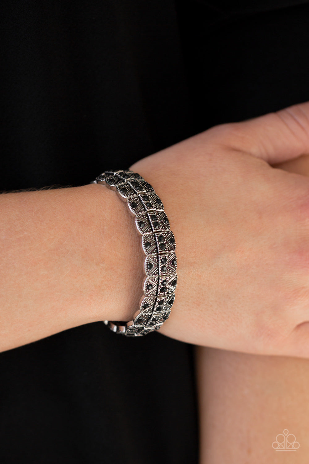 Paparazzi's Modern Magnificence - Black bracelet