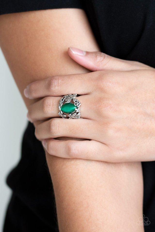 Paparazzi's Tropical Flora - Green ring
