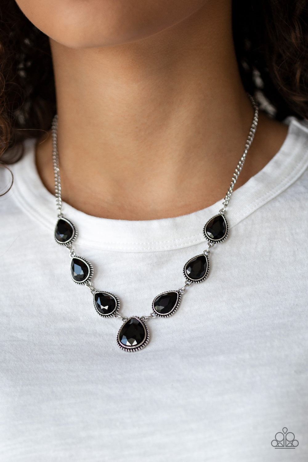 Paparazzi's Socialite Social - Black necklace