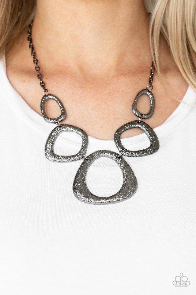 Paparazzi's Backstreet Bandit - Black necklace
