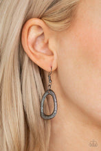 Load image into Gallery viewer, Paparazzi&#39;s Backstreet Bandit - Black necklace
