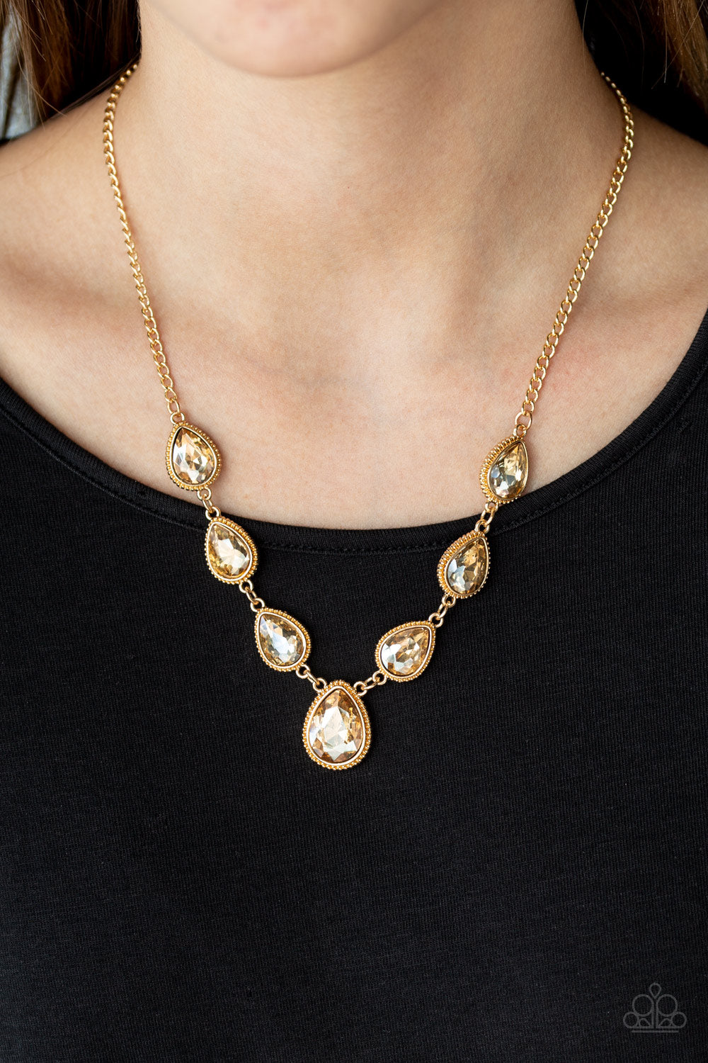 Paparazzi's Socialite Social - Gold necklace