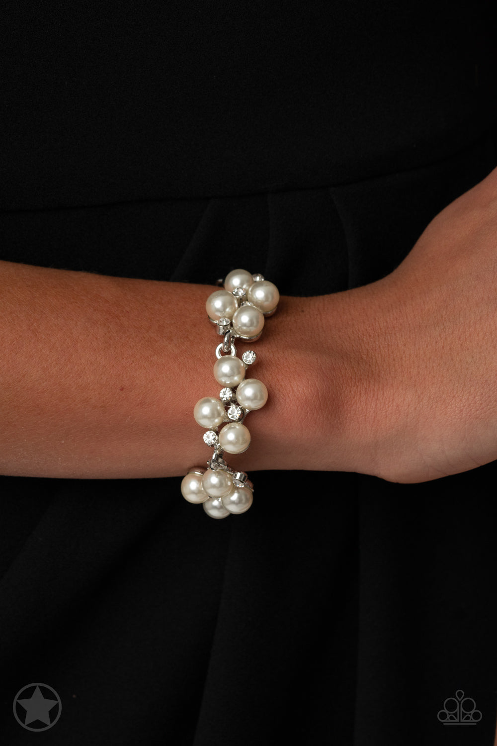 Paparazzi's I Do - White Pearl Bracelet (Blockbusters)