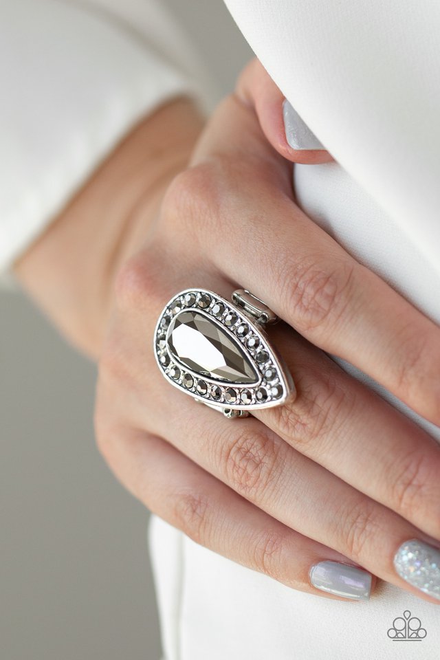 Paparazzi's Majestic Mayhem - Silver ring