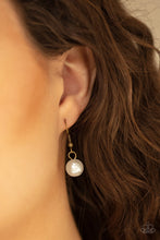 Load image into Gallery viewer, Paparazzi&#39;s Uptown Pearls - Brass necklace
