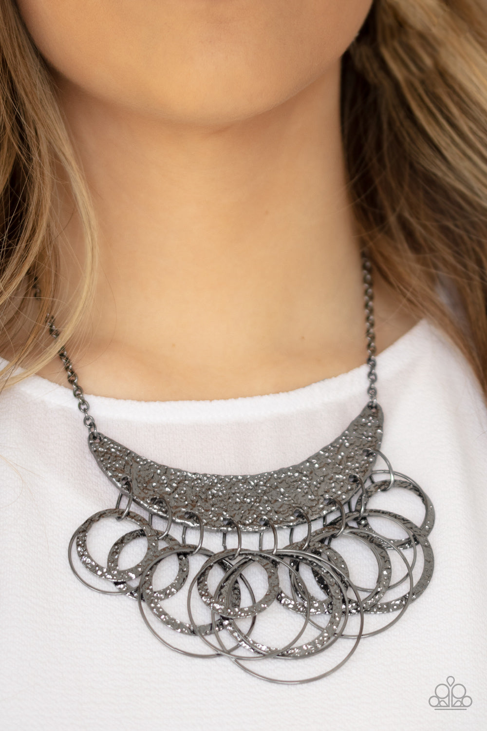 Paparazzi's Metro Eclipse - Black necklace