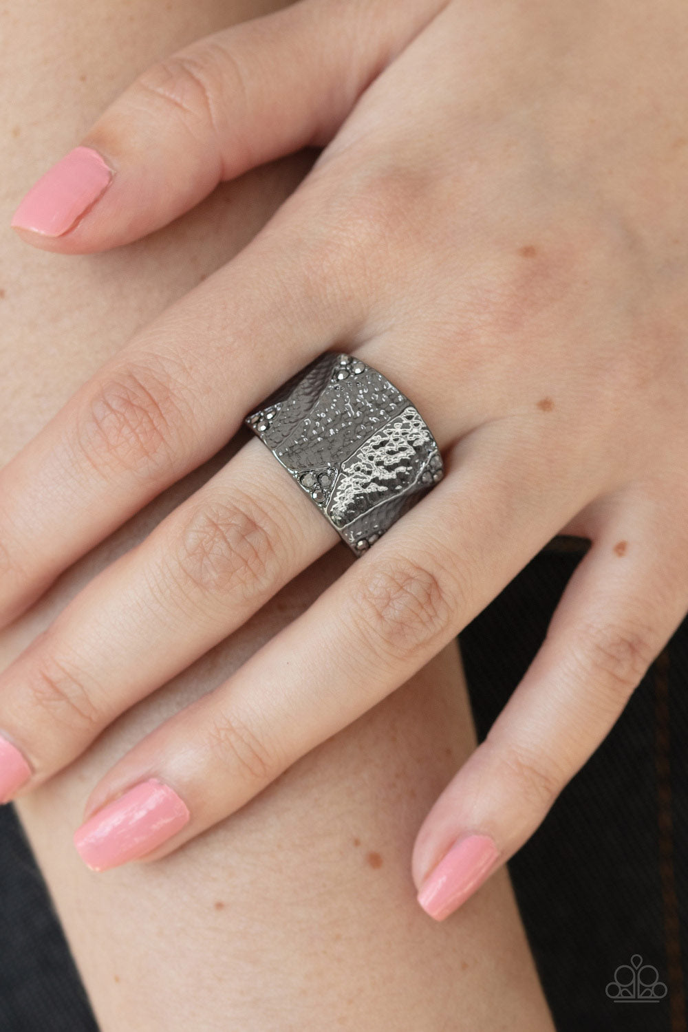 Paparazzi's Industrial Indentation - Black ring