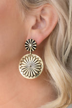 Load image into Gallery viewer, Paparazzi&#39;s Fierce Florals - Brass post earrings
