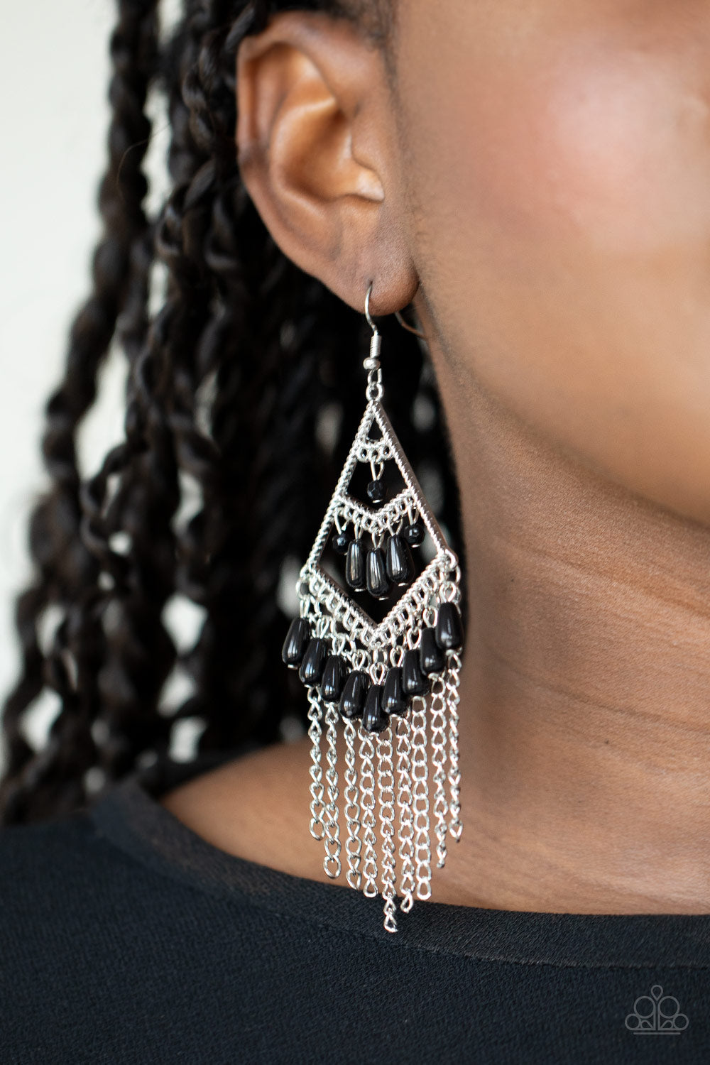 Paparazzi's Trending Transcendence - Black earrings