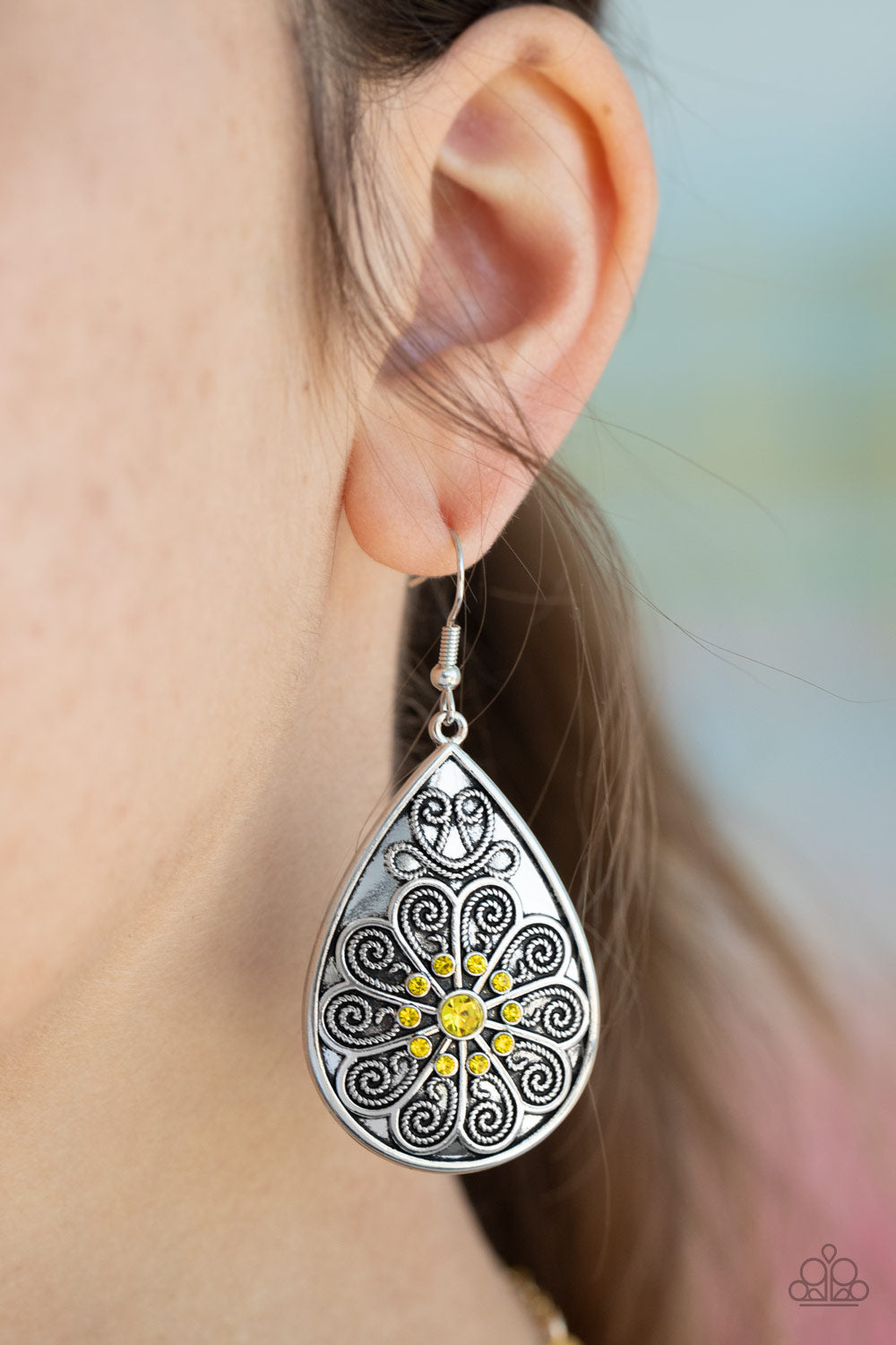 Paparazzi's Banquet Bling - Yellow earrings