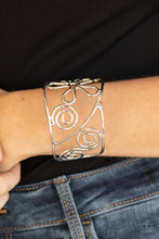 Load image into Gallery viewer, Paparazzi&#39;s Groovy Sensations - Silver bracelet
