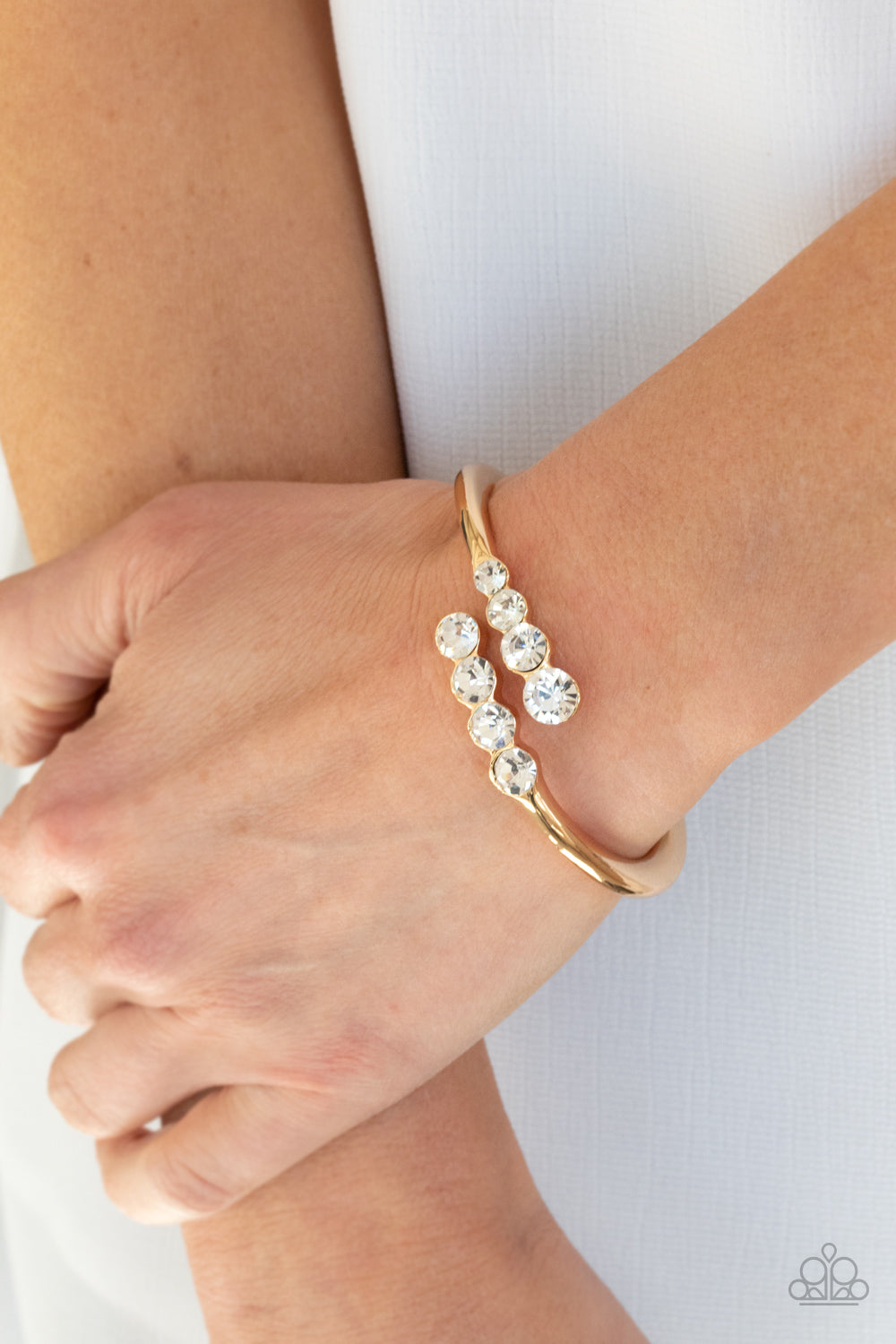 Paparazzi's Defying Dazzle - Gold bracelet