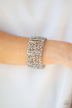 Load image into Gallery viewer, Paparazzi&#39;s Verdantly Vintage - Silver bracelet
