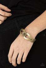 Load image into Gallery viewer, Paparazzi&#39;s Let A Hundred SUNFLOWERS Bloom - Brass bracelet
