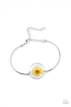 Load image into Gallery viewer, Paparazzi&#39;s Cottage Season - Yellow bracelet
