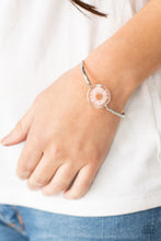 Load image into Gallery viewer, Paparazzi&#39;s Cottage Season - Pink bracelet
