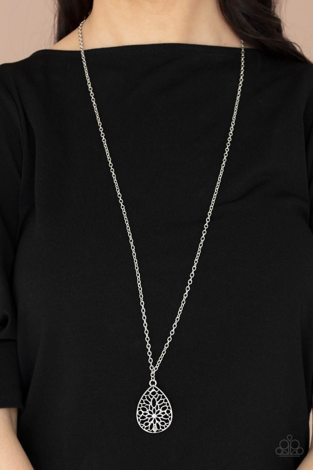 Paparazzi's Garden Estate - Silver necklace