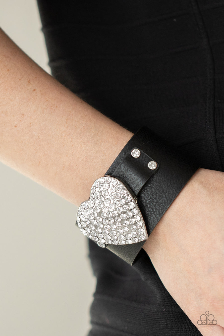 Paparazzi's Flauntable Flirt - Black Urban bracelet