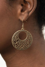 Load image into Gallery viewer, Paparazzi&#39;s Vineyard Romance - Brass earrings
