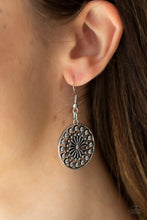 Load image into Gallery viewer, Paparazzi&#39;s One MANDALA Show - Yellow Urban necklace
