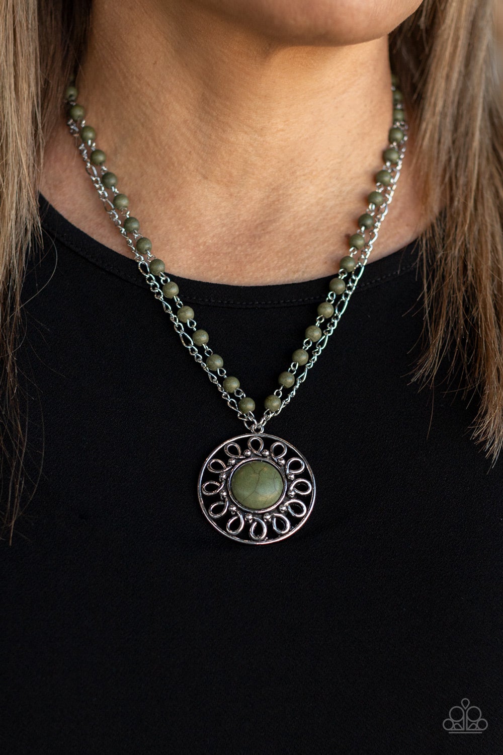 Paparazzi's Sahara Suburb - Green necklace