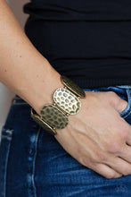 Load image into Gallery viewer, Paparazzi&#39;s Artisan Exhibition - Brass bracelet
