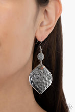 Load image into Gallery viewer, Paparazzi&#39;s Tropical Terrace - Multi earrings
