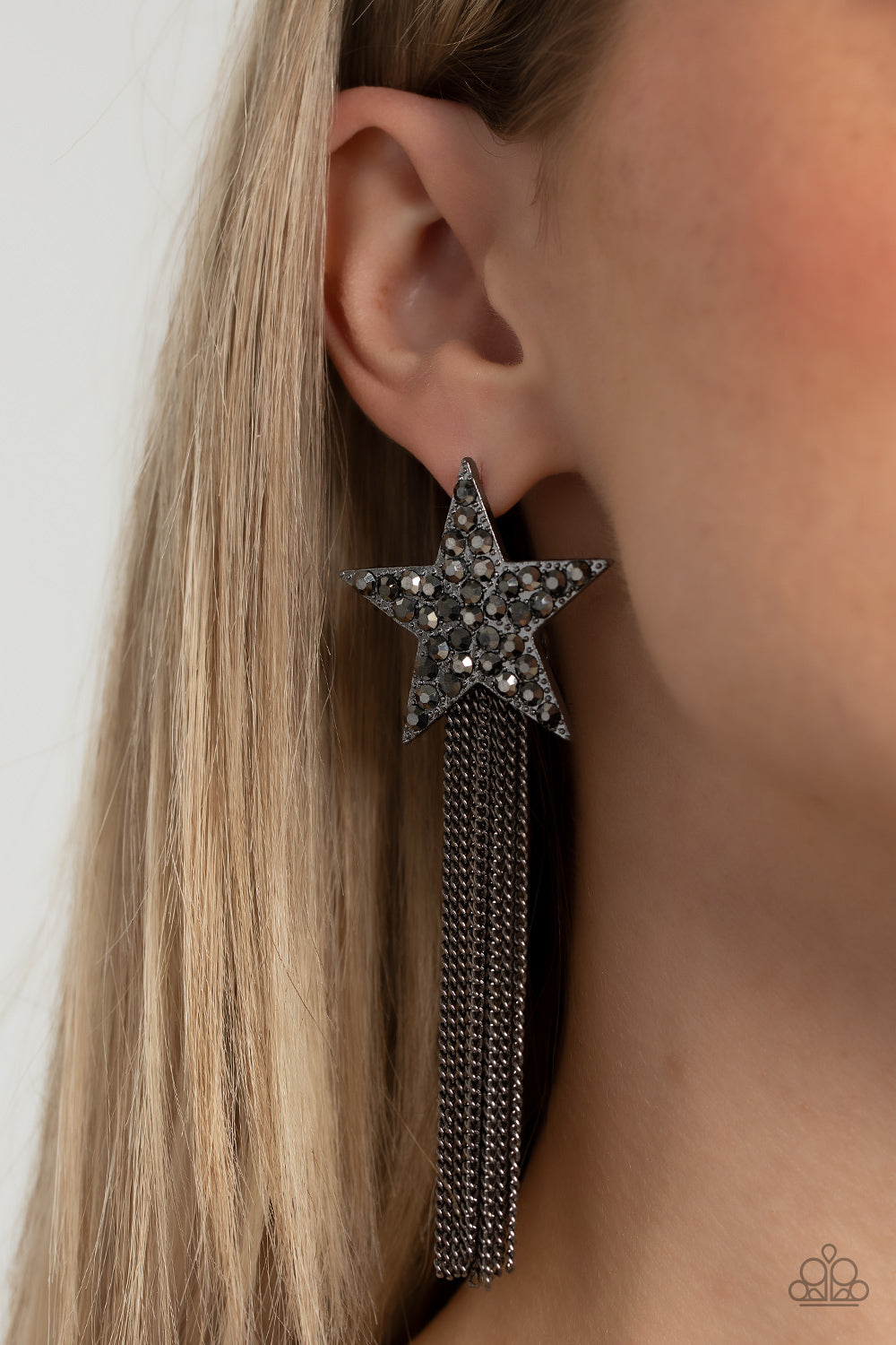 Paparazzi's Superstar Solo - Black earrings