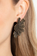 Load image into Gallery viewer, Paparazzi&#39;s Farmstead Meadow - Brass earrings
