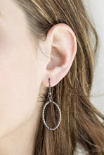 Load image into Gallery viewer, Paparazzi&#39;s Chain Cadence - Black necklace
