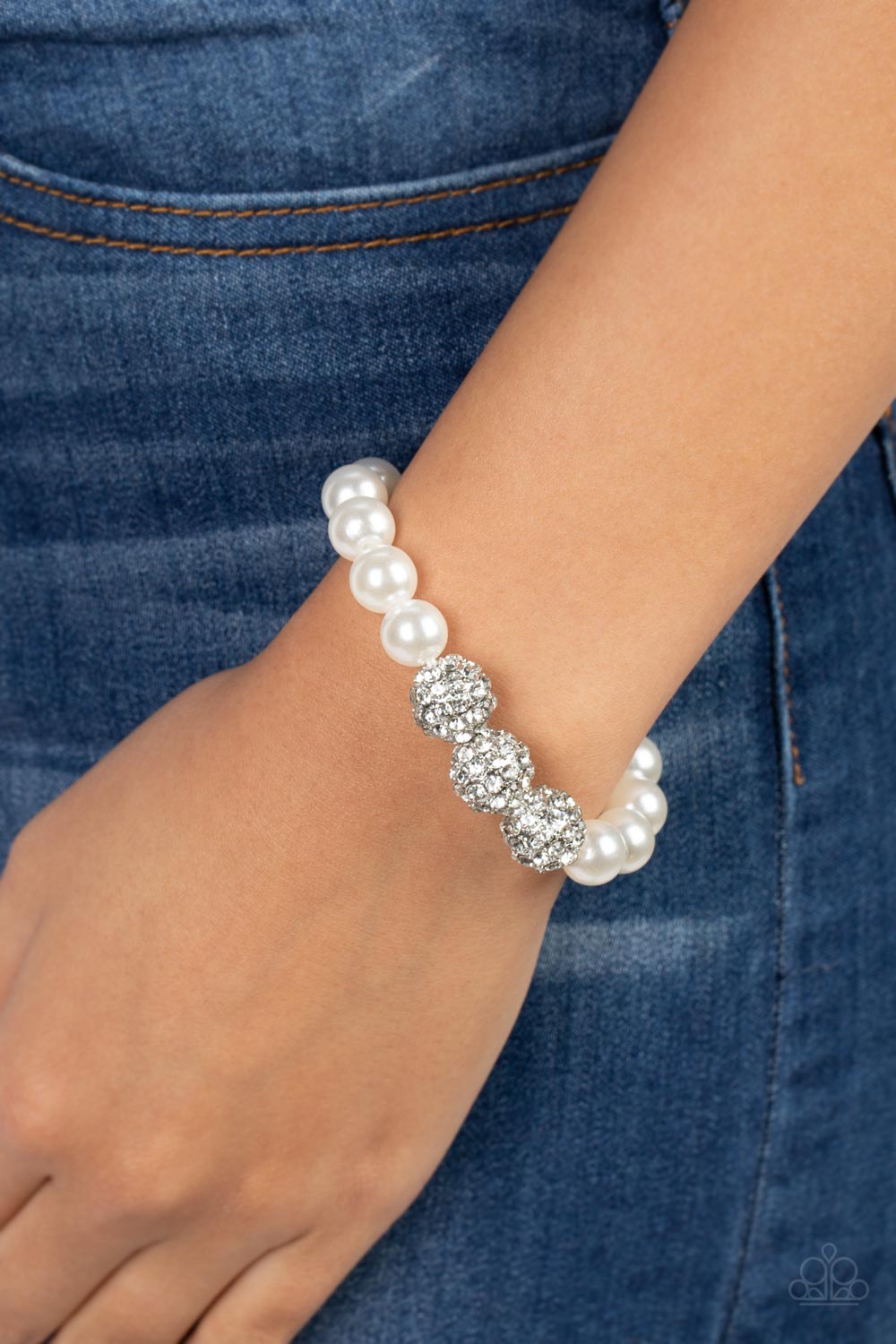 Paparazzi's Breathtaking Ball - White Pearl bracelet