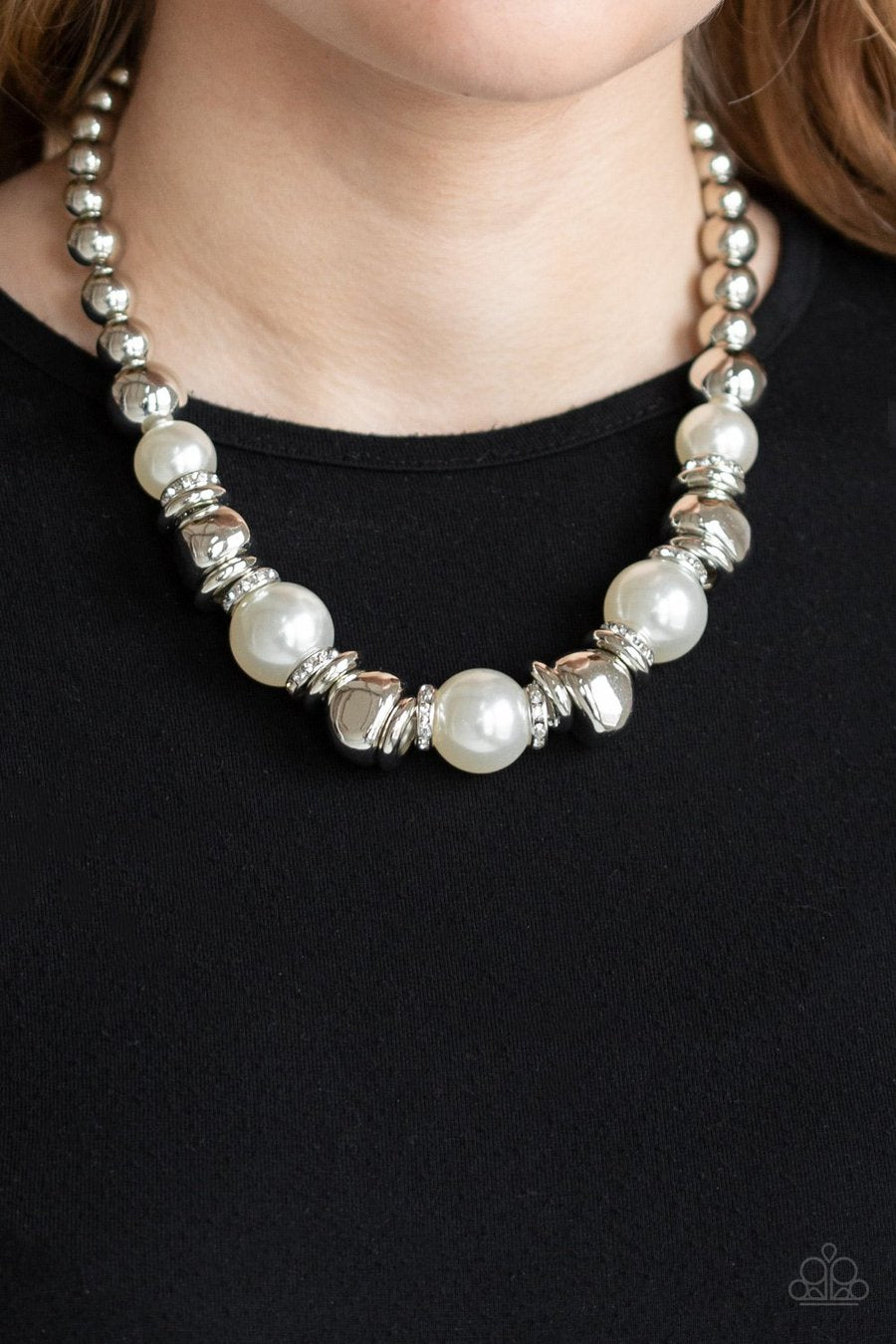 Paparazzi's Hollywood Haute Spot - White Pearl necklace