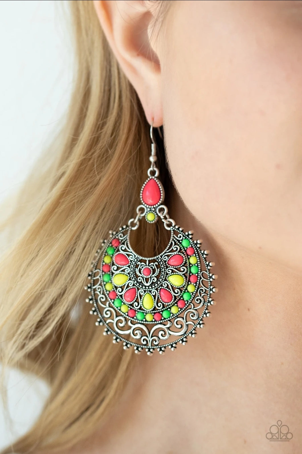 Paparazzi's Laguna Leisure - Multi earrings