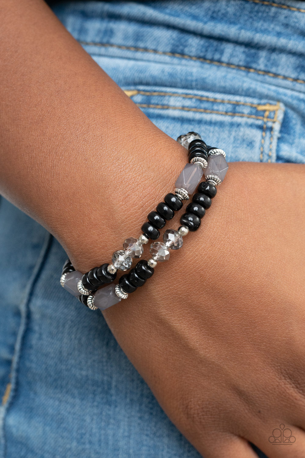 Paparazzi's Delightfully Dainty - Black bracelet