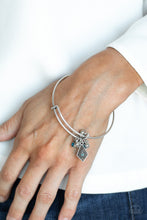 Load image into Gallery viewer, Paparazzi&#39;s Treasure Charms - Blue bracelet
