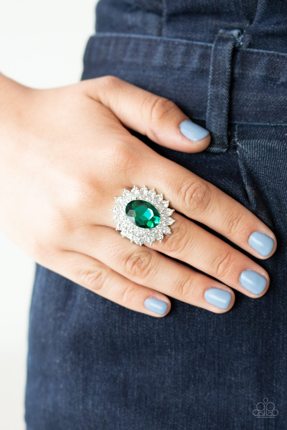 Paparazzi's Secret Garden Glow - Green ring